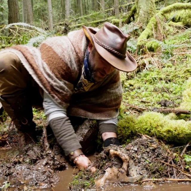 Ormanda panik yaratan keşif! Kazma darbesi, devasa kafatasını ortaya çıkardı