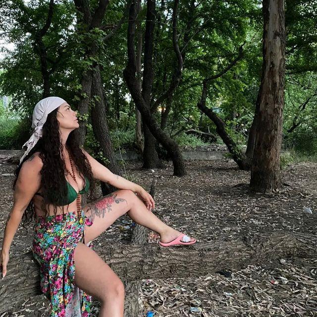 Şarkıcı Nez, cinsel ilişkiye girdiği en sıra dışı yerleri anlattı: Sinema salonu ve özel jetim