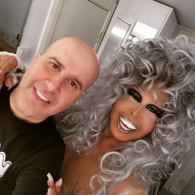 Menajerinin Hadise ile sarmaş dolaş poz verdiğini gören Bülent Ersoy, çileden çıktı: Sizleri ikaz ediyorum