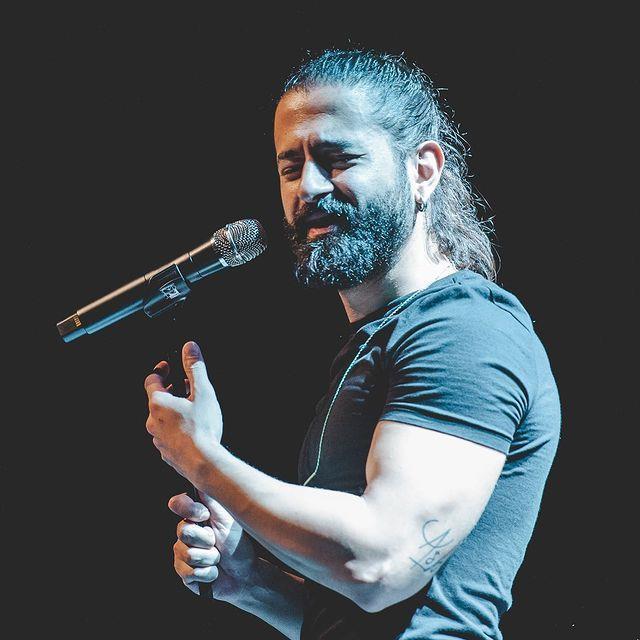 Koray Avcı, sahneye atla geldi