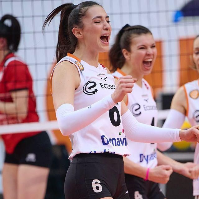 Saliha Şahin kimdir? Kaç yaşında, nereli, hangi takımda oynuyor? Voleybolcu Saliha Şahin'in boyu kaç? Hayatı ve biyografisi!