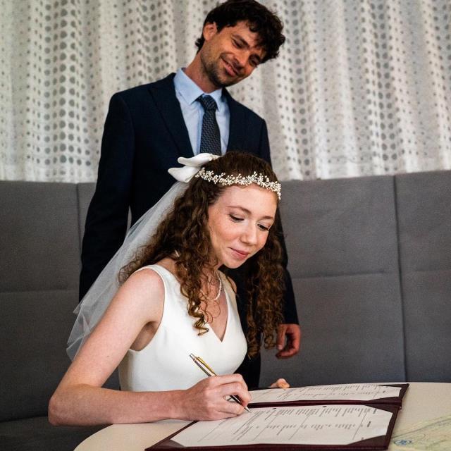 Yargı dizisinin genç oyuncusu Ece Yüksel, çocukluk aşkıyla evlendi