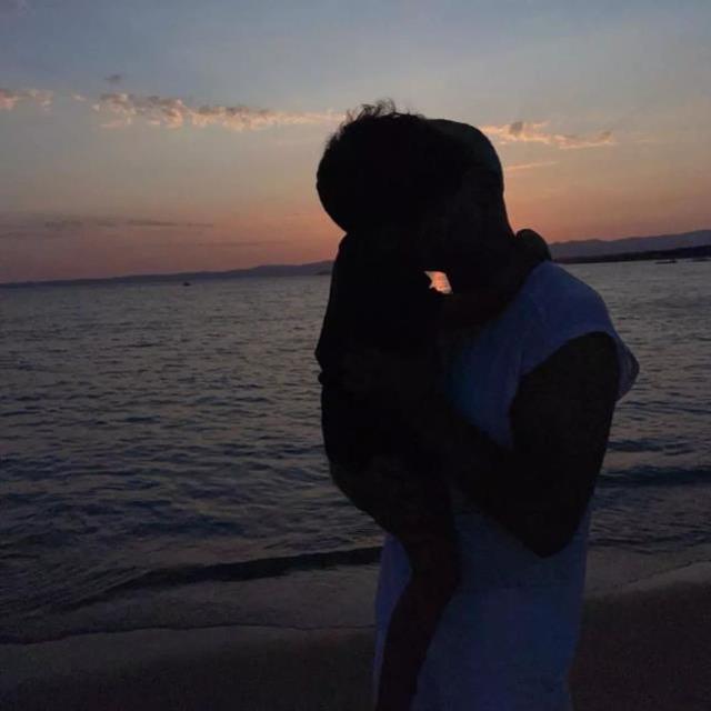 Oğluyla fotoğraflarını paylaşan Özcan Deniz'den imalı sözler: Mutluluğu kavrayamayan cahiller var