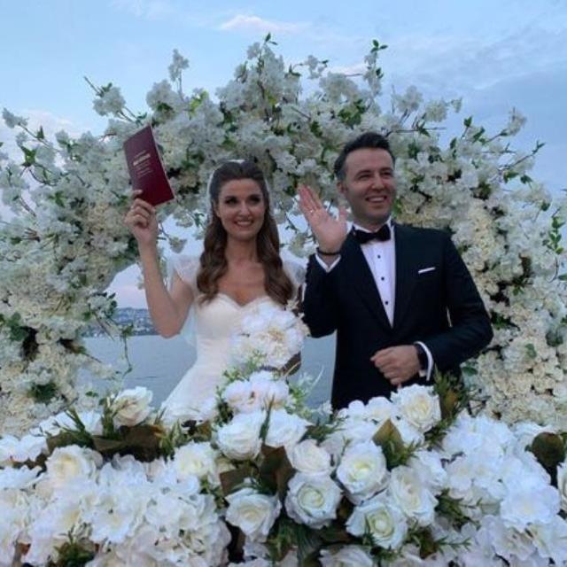 Düğüne ünlü akını! Sessizce ilişki yaşayan iki ünlü spiker dünyaevine girdi