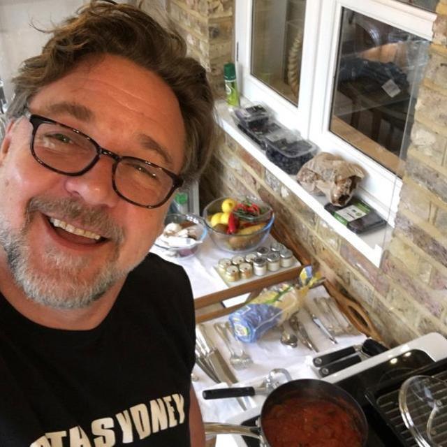 Oscar ödüllü oyuncu Russell Crowe, hayranlarına seslendi: Türkiye'ye gitmek için plan yapın