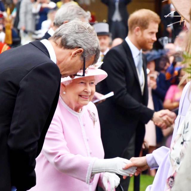 Kraliyet'i bırakıp giden vefasız torundan Kraliçe'ye son görev! Haberi alınca bu hale geldi