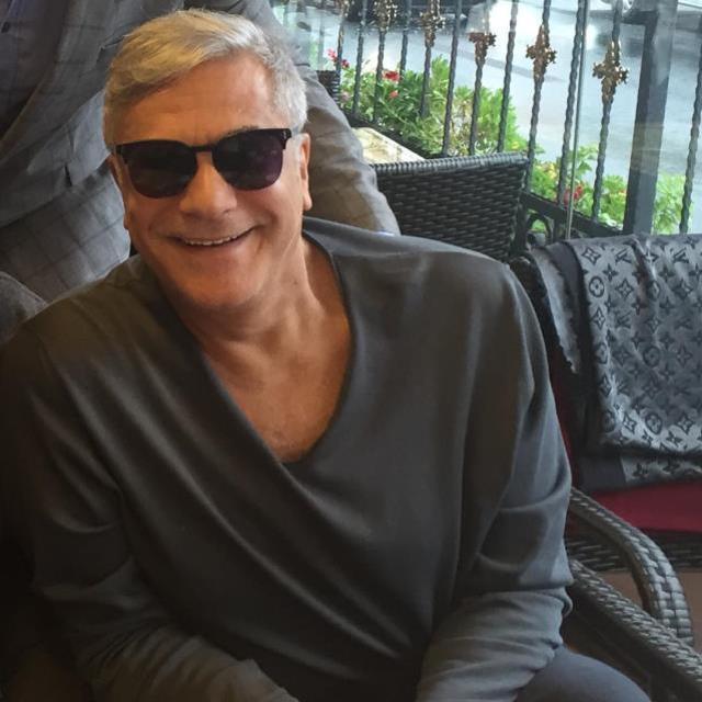 TikTok'ta canlı yayın açan Mehmet Ali Erbil, tartıştığı adama hem küfretti hem el hareketi yaptı