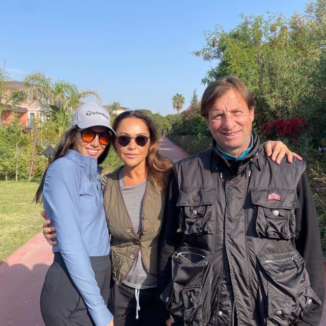 Hadise ile boşanma kararı alan Mehmet Dinçerler, Hülya Avşar'ın kızıyla görüntülendi