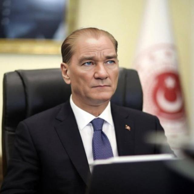 Atatürk'ü yapay zekayla yeniden canlandırdılar! Sosyal medyada yer yerinden oynadı