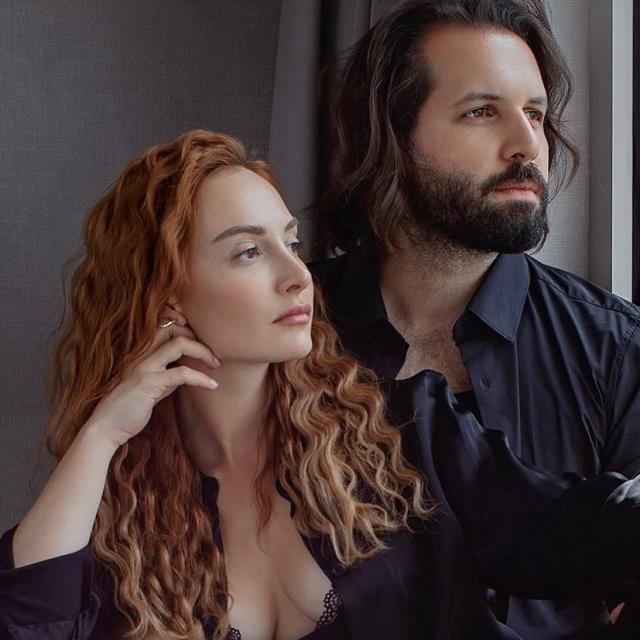 Bugün evlenecek olan Başak Gümülcinelioğlu ve Çınar Çıtanak, romantik pozlar verdi