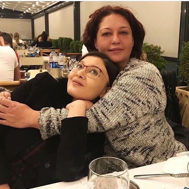 Nurgül Yeşilçay'ın ablasını görenler şaşkınlığını gizleyemiyor! Ayırt etmek mümkün değil