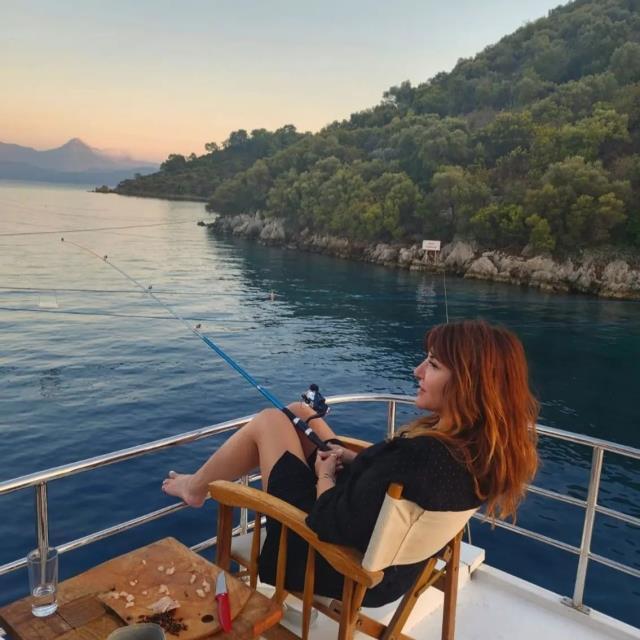 Ünlü sunucu Şule Zeybek'in bu halini hafızanızdan silin! Yıllar onu çok değiştirdi