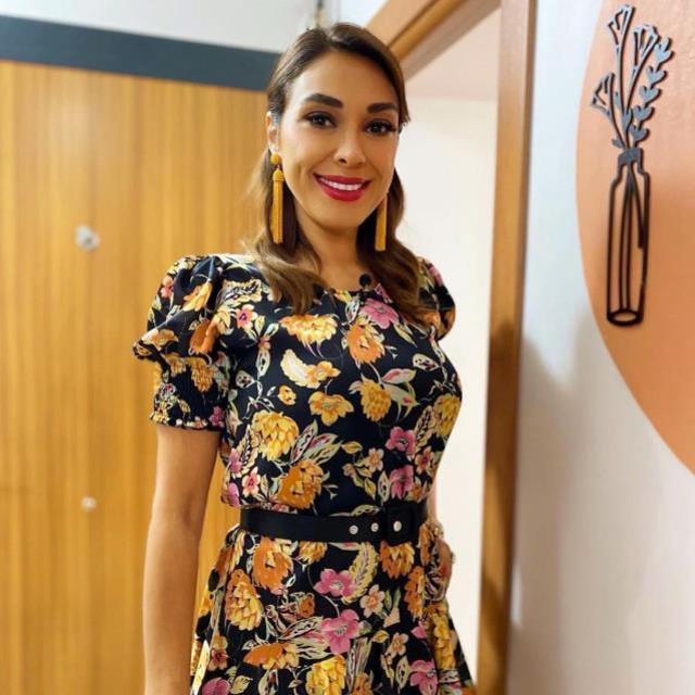 Yöresel kıyafetler giyip kamera karşısına geçen Zuhal Topal, kolbastı oynarken kendinden geçti