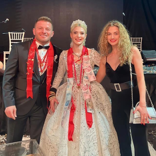 İsmail Balaban ve İlayda Şeker bir düğün de Antalya'da yaptı