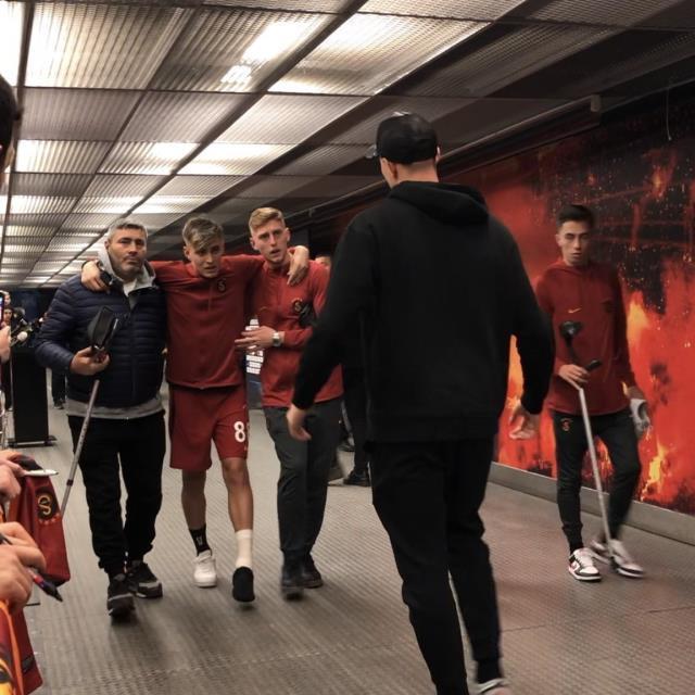 Lider Galatasaray'a nazar değdi! Yıldız futbolcuların stattan çıkış görüntüsü taraftarı kahretti