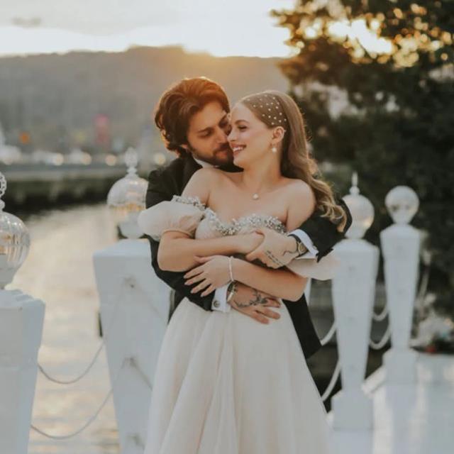2 ay önce nikah masasına oturan Ufuk Beydemir ve İpek Filiz Yazıcı, düğün yaptı