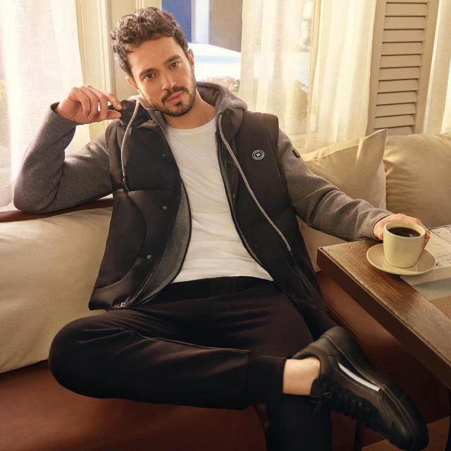 Aşk iddiasını her fırsatta yalanlayan Murat Boz ve Ayça Ayşin Turan, O Ses Türkiye çekimlerinde sarmaş dolaş görüntülendi