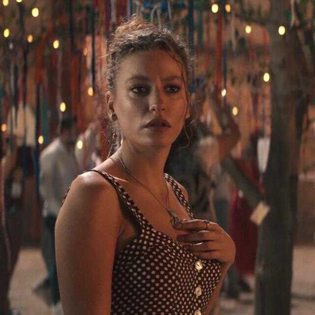 Serenay Sarıkaya'nın yılanla kendini tatmin ettiği sahne Şahmaran dizisine damga vurdu