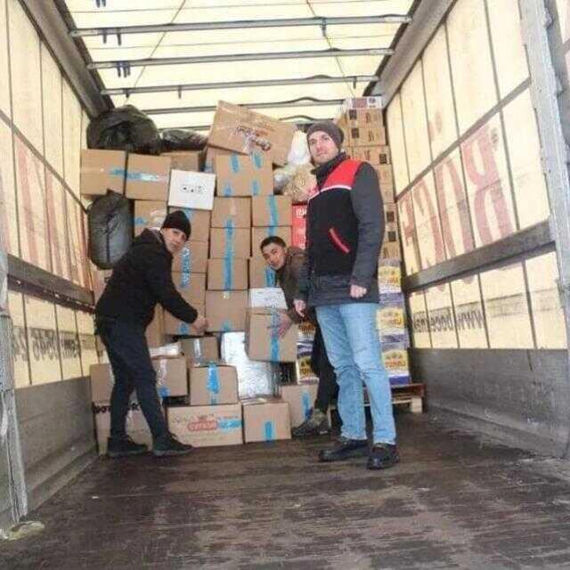 Balıkesir vali yardımcısı İrfan Demiröz'ün yönettiği yardımlar depremzedelere gönderiliyor