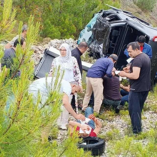 Eski Ekonomi Bakanı Nihat Zeybekci trafik kazası geçirdi