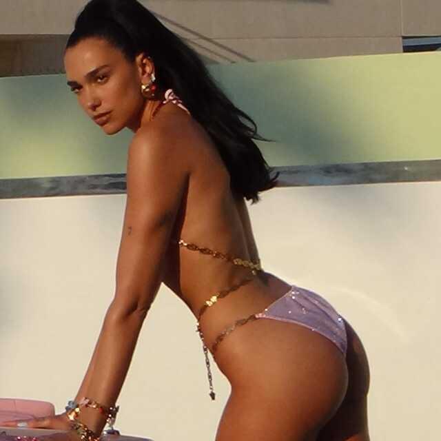 Bikini koleksiyonunu tanıtan Dua Lipa hayranlarının aklını başından aldı