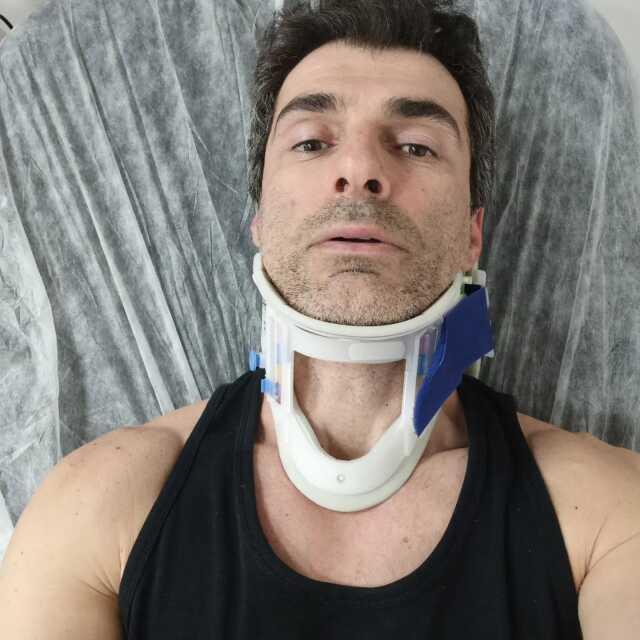 Ünlü oyuncu Özgür Özbek'e maganda şiddeti kamerada