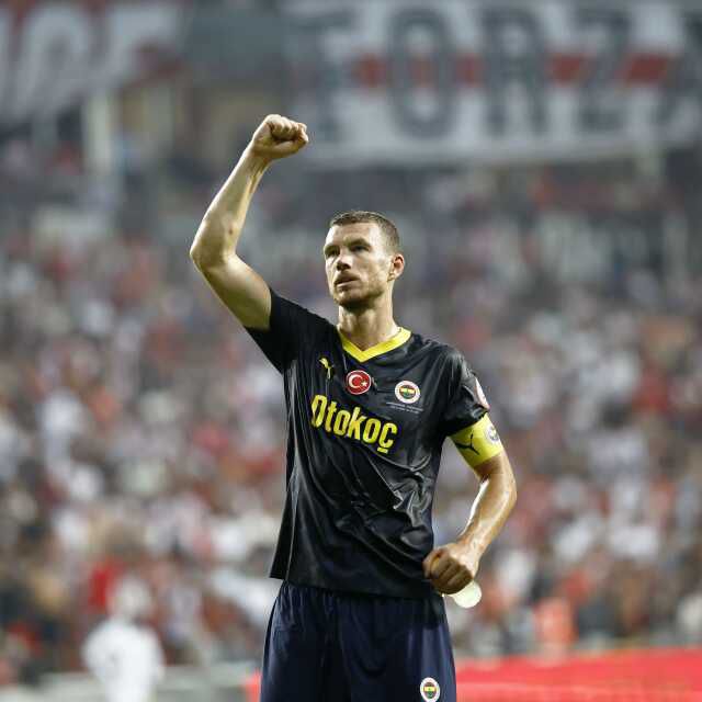 Son Dakika: Süper Lig'in 2. haftasında Fenerbahçe deplasmanda Samsunspor'u 2-0 mağlup etti.