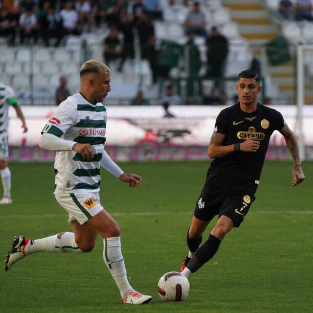 Ne olduysa son anlarda oldu! Konyaspor, eski hocasının takımına 3 dakikada boyun eğdi