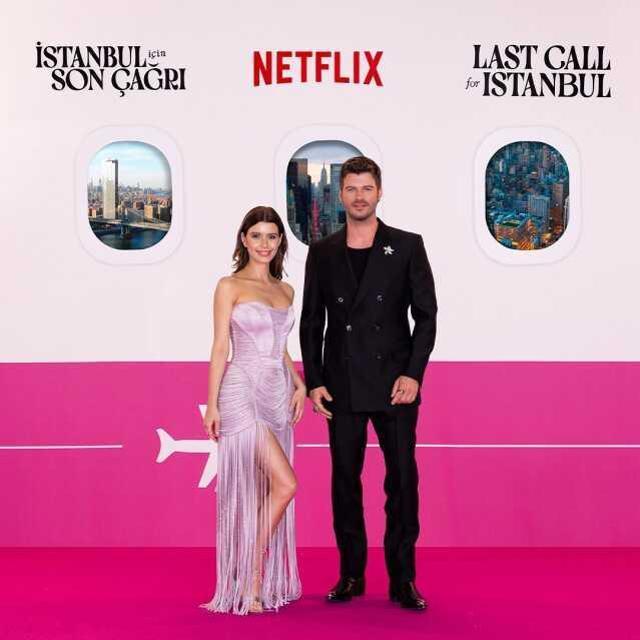 Kıvanç Tatlıtuğ ve Beren Saat filmlerinin galasında eşleriyle dans etti