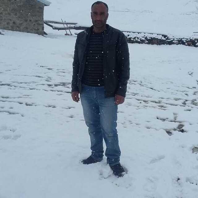 Ağrı'da kar nedeniyle iş makinesi uçuruma yuvarlandı: 4 ölü