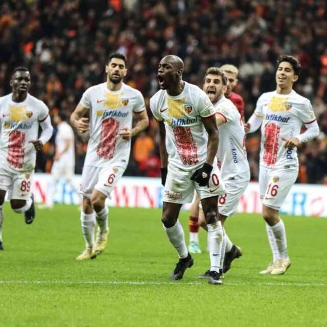 Aslan'dan art arda kayıplar! Galatasaray Kayserispor ile 1-1 berabere kaldı