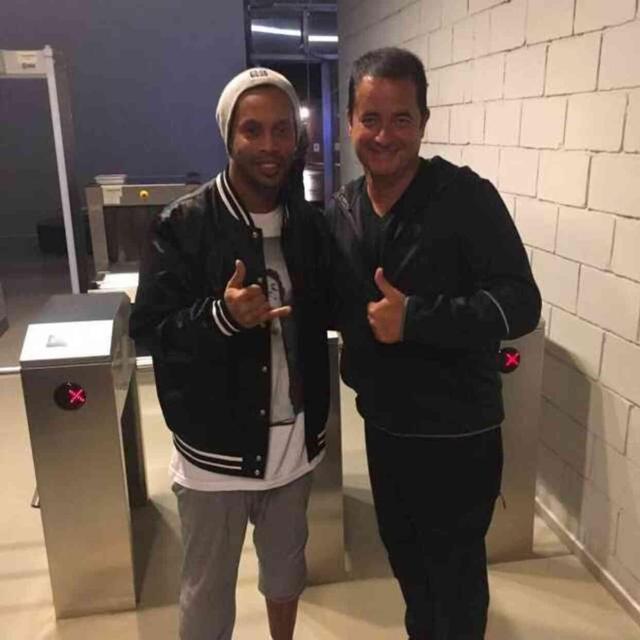 Acun bombayı patlattı! Ronaldinho Survivor'a geliyor