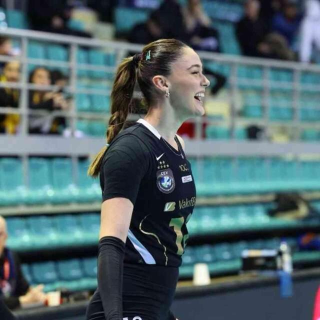 Zehra Güneş'in serveti ne kadar? Voleybolcu Zehra Güneş'in toplam serveti ne kadar?