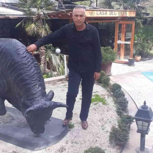 Yolun karşısına geçmek isteyen talihsiz adam, otomobilin çarpmasıyla can verdi