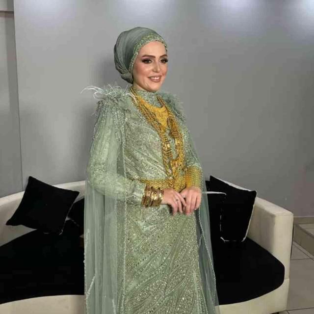 Altınlı paylaşımlarından dolayı mercek altına alınan Nevra Bilem, eşinin aldığı bayram hediyesiyle gündemde