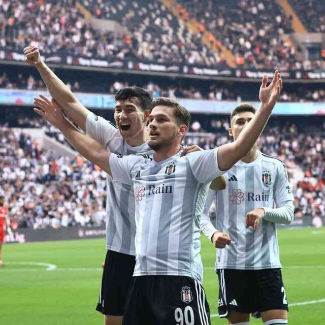 Semih Kılıçsoy sakatlandı mı? Beşiktaş'ın başarılı futbolcusu Semih'e ne oldu?