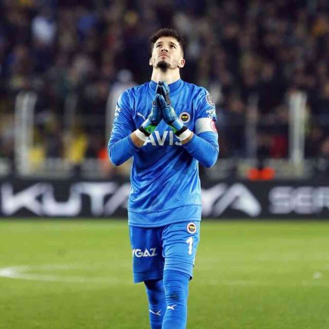 Altay Bayındır, Beşiktaş ile mi anlaştı? Altay Bayındır, Beşiktaş'a mı gidiyor?