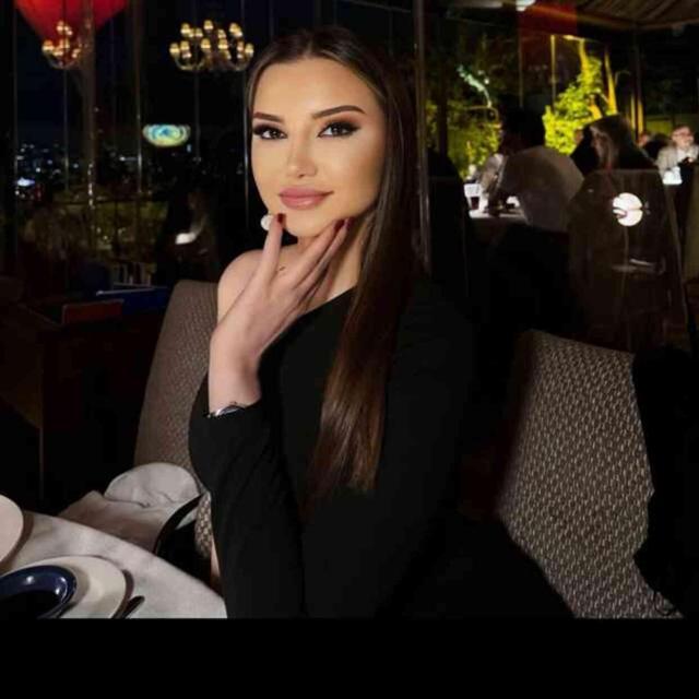 Esra Ezmeci kimdir? Esra Ezmeci kaç yaşında, nereli?