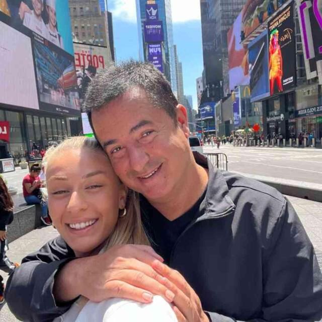 Acun Ilıcalı sevgilisinin doğum gününü kutladı, herkes beyaz gömlek giymesine takıldı