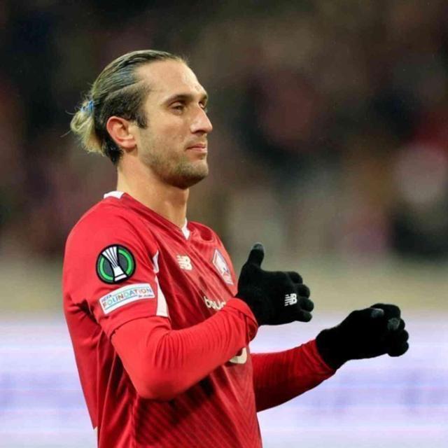 Yıldız futbolcu Galatasaray'ı istedi! Taraftar transfer beklerken Okan Buruk veto etti