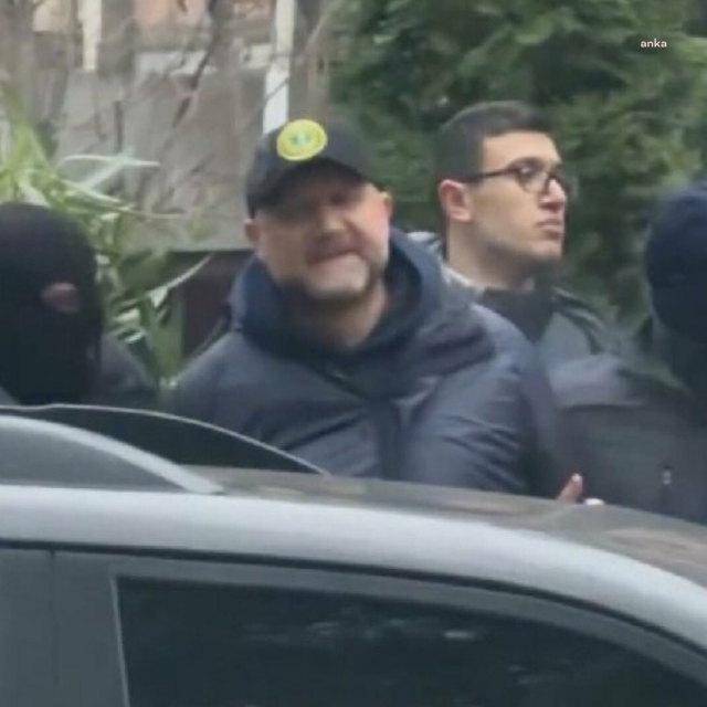 Komşuda ortalık karıştı, muhalefet lideri gözaltına alındı