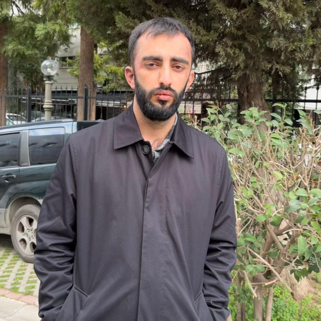 Önce başıboş köpekler saldırdı, sonra sahipleri feci şekilde darbetti