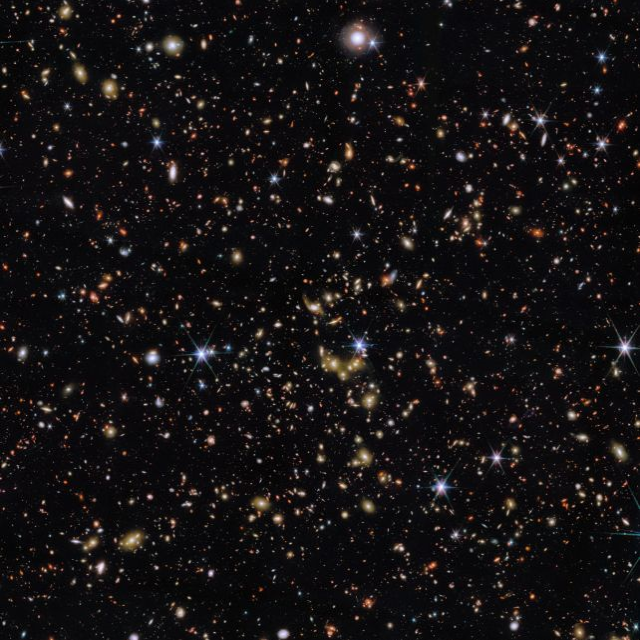 12 milyar ışık yılı uzaklıktaki binlerce galaksi tek karede