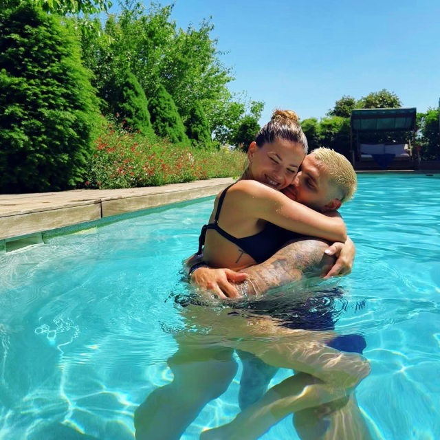 Mauro Icardi ve China Suarez havuz keyfi yaparken
