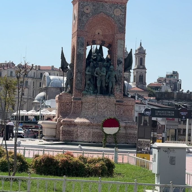 Gürsel Tekin'e soğuk duş! Taksim Cumhuriyet anıtına bıraktığı çelenk kaldırıldı