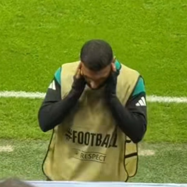 Islıklara dayanamadı! Salah'ın zor anları