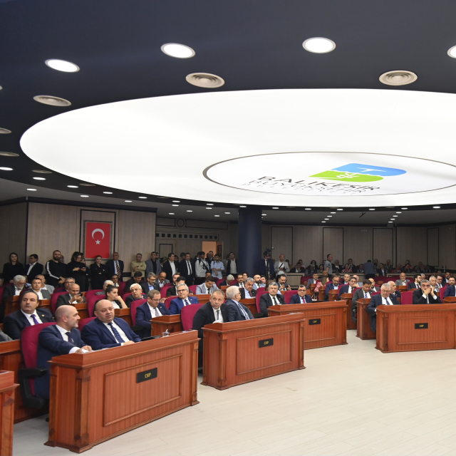 Balıkesir'de 17 bin deprem sonrası siyasette Zağanos Paşa polemiği