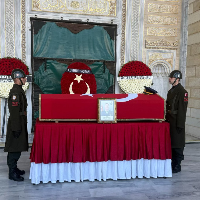 Şehit Pilot Yarbay Gökhan Korkmaz son yolculuğuna uğurlandı! Ailesine 'Cuma günü yanınızdayım' demiş