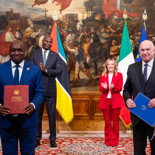 Meloni ve Mozambik Cumhurbaşkanı'nın boy farkı gündem oldu