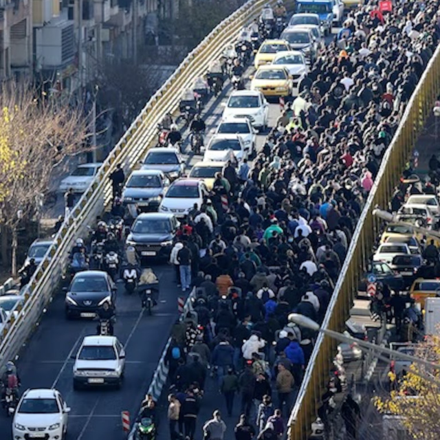 İngiliz vekilden bomba iddia: Protestolarla sarsılan İran y&ouml;netimi altınları Rusya'ya ka&ccedil;ırdı